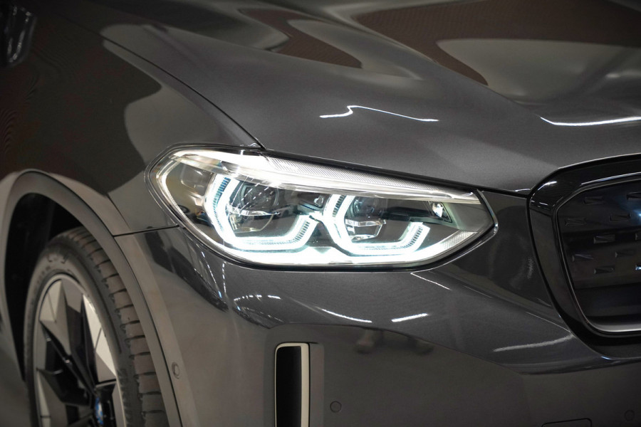 BMW iX3 High Executive 80 kWh | Panoramadak | Harman Kardon | Stoelverwarming | Adaptive Cruise Control | Head-Up Display | Memory Seat | 360 Camera | Ambiance Verlichting | Adaptief Onderstel | Adaptive LED | Trekhaak |