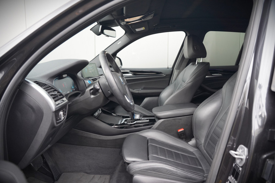 BMW iX3 High Executive 80 kWh | Panoramadak | Harman Kardon | Stoelverwarming | Adaptive Cruise Control | Head-Up Display | Memory Seat | 360 Camera | Ambiance Verlichting | Adaptief Onderstel | Adaptive LED | Trekhaak |