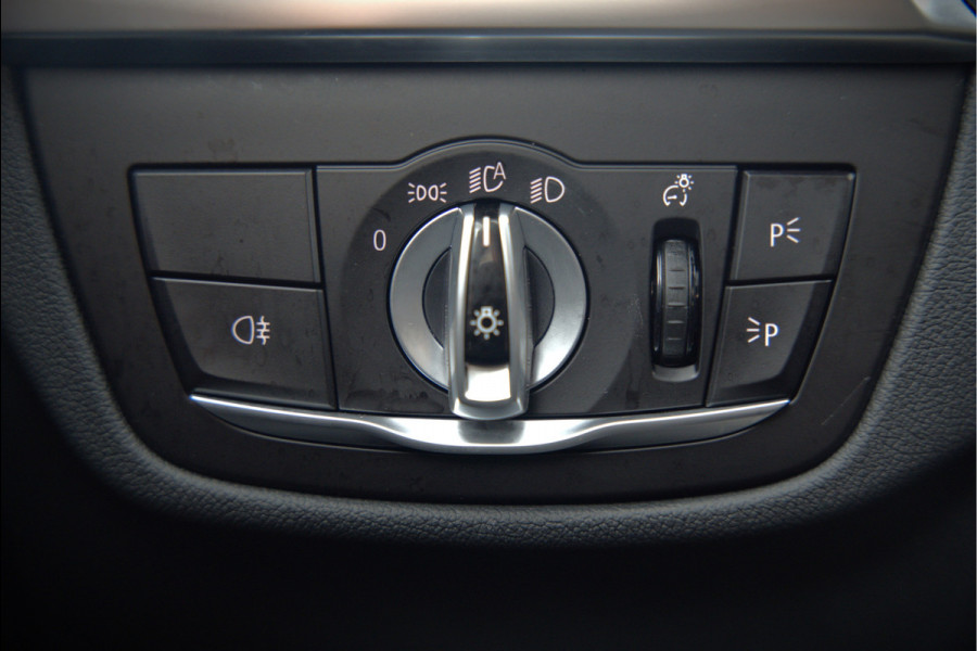 BMW iX3 High Executive 80 kWh | Panoramadak | Harman Kardon | Stoelverwarming | Adaptive Cruise Control | Head-Up Display | Memory Seat | 360 Camera | Ambiance Verlichting | Adaptief Onderstel | Adaptive LED | Trekhaak |