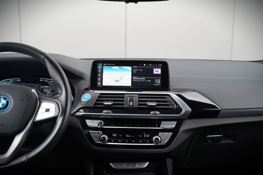 BMW iX3 High Executive 80 kWh | Panoramadak | Harman Kardon | Stoelverwarming | Adaptive Cruise Control | Head-Up Display | Memory Seat | 360 Camera | Ambiance Verlichting | Adaptief Onderstel | Adaptive LED | Trekhaak |