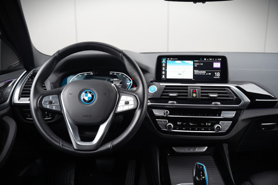 BMW iX3 High Executive 80 kWh | Panoramadak | Harman Kardon | Stoelverwarming | Adaptive Cruise Control | Head-Up Display | Memory Seat | 360 Camera | Ambiance Verlichting | Adaptief Onderstel | Adaptive LED | Trekhaak |