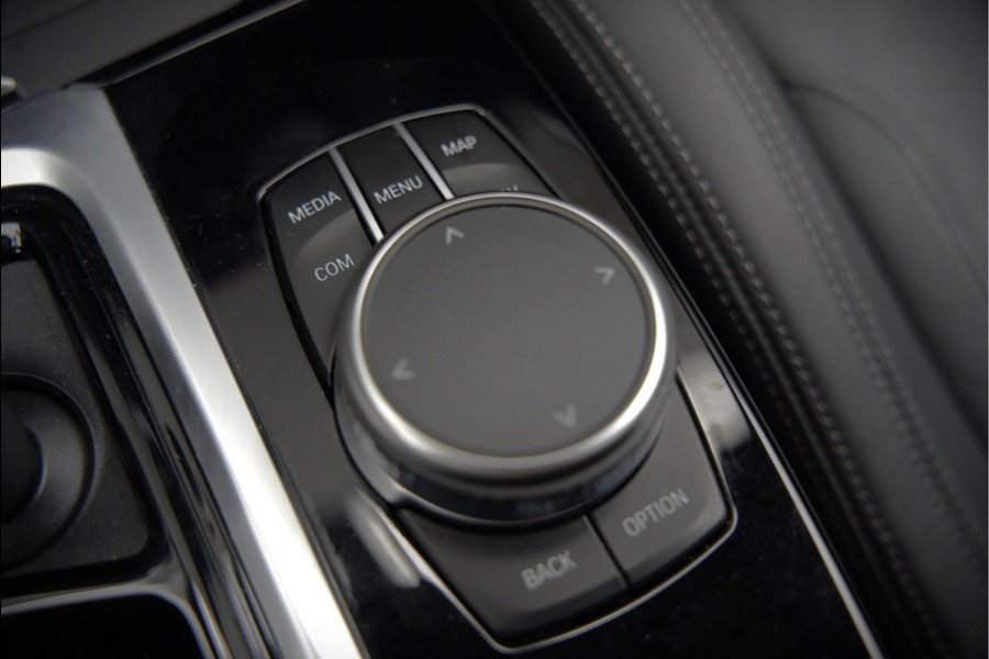 BMW iX3 High Executive 80 kWh | Panoramadak | Harman Kardon | Stoelverwarming | Adaptive Cruise Control | Head-Up Display | Memory Seat | 360 Camera | Ambiance Verlichting | Adaptief Onderstel | Adaptive LED | Trekhaak |