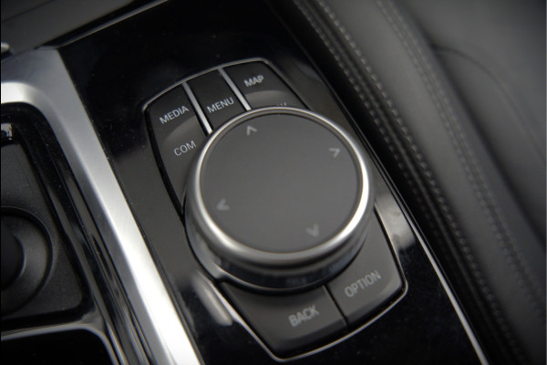 BMW iX3 High Executive 80 kWh | Panoramadak | Harman Kardon | Stoelverwarming | Adaptive Cruise Control | Head-Up Display | Memory Seat | 360 Camera | Ambiance Verlichting | Adaptief Onderstel | Adaptive LED | Trekhaak |