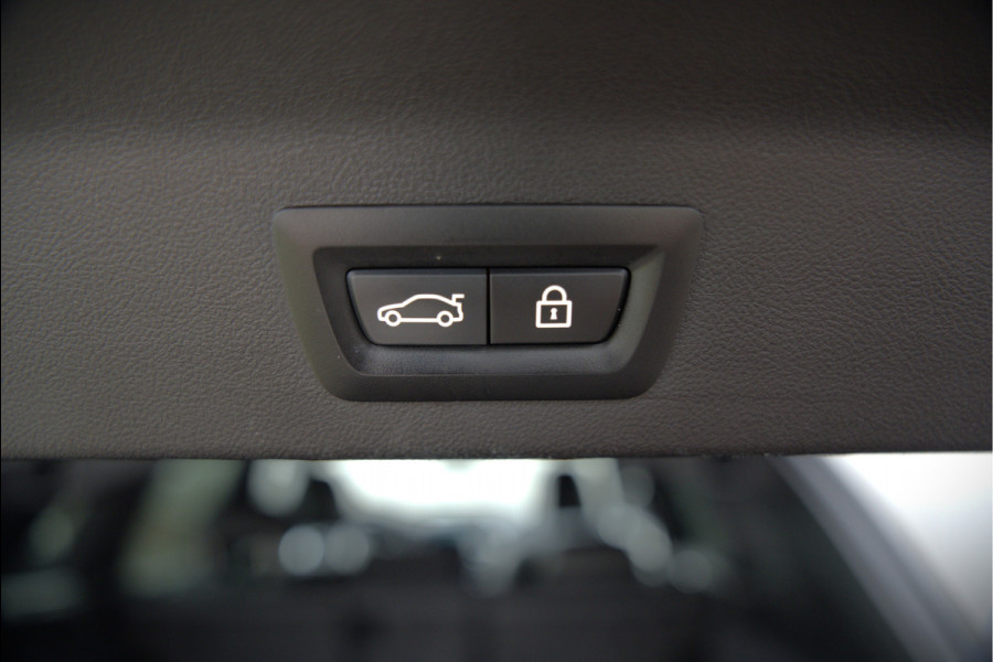 BMW iX3 High Executive 80 kWh | Panoramadak | Harman Kardon | Stoelverwarming | Adaptive Cruise Control | Head-Up Display | Memory Seat | 360 Camera | Ambiance Verlichting | Adaptief Onderstel | Adaptive LED | Trekhaak |