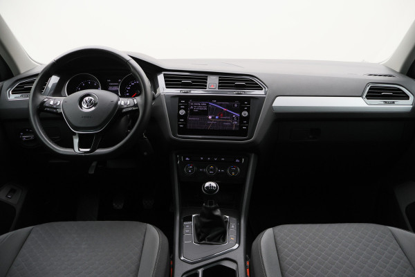 Volkswagen Tiguan 1.5 TSI Comfortline Navigatie, ACC, Apple CarPlay, Climate-/Cruise Control, PDC, 17"
