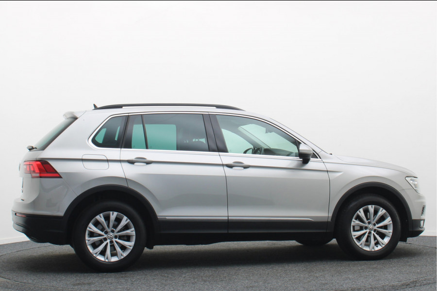 Volkswagen Tiguan 1.5 TSI Comfortline Navigatie, ACC, Apple CarPlay, Climate-/Cruise Control, PDC, 17"