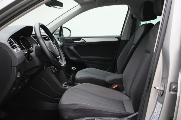 Volkswagen Tiguan 1.5 TSI Comfortline Navigatie, ACC, Apple CarPlay, Climate-/Cruise Control, PDC, 17"