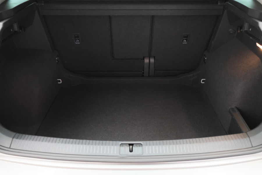 Volkswagen Tiguan 1.5 TSI Comfortline Navigatie, ACC, Apple CarPlay, Climate-/Cruise Control, PDC, 17"