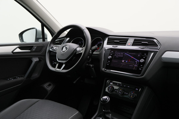 Volkswagen Tiguan 1.5 TSI Comfortline Navigatie, ACC, Apple CarPlay, Climate-/Cruise Control, PDC, 17"