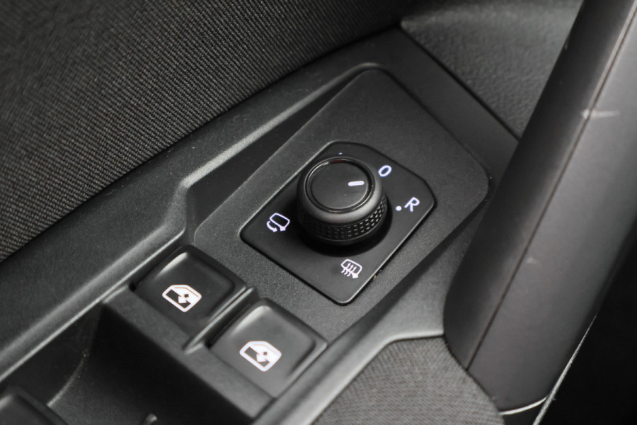 Volkswagen Tiguan 1.5 TSI Comfortline Navigatie, ACC, Apple CarPlay, Climate-/Cruise Control, PDC, 17"