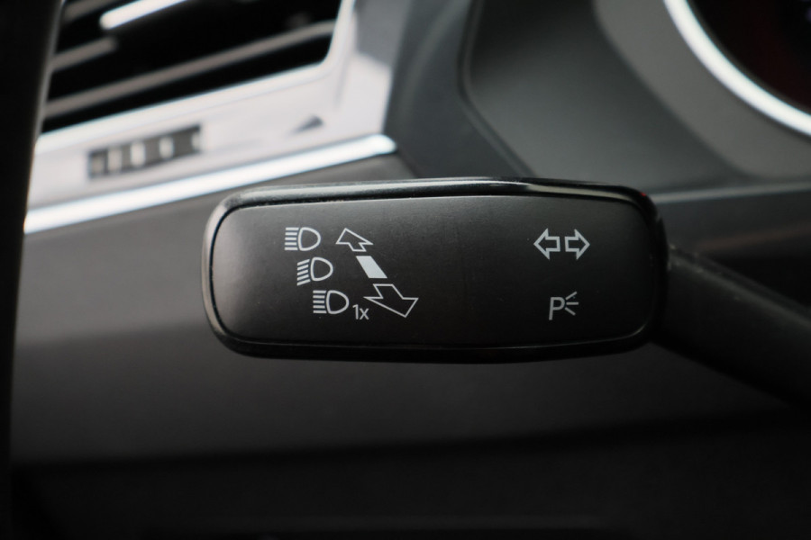 Volkswagen Tiguan 1.5 TSI Comfortline Navigatie, ACC, Apple CarPlay, Climate-/Cruise Control, PDC, 17"