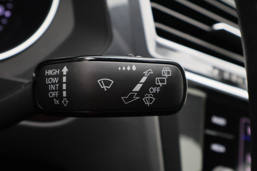 Volkswagen Tiguan 1.5 TSI Comfortline Navigatie, ACC, Apple CarPlay, Climate-/Cruise Control, PDC, 17"