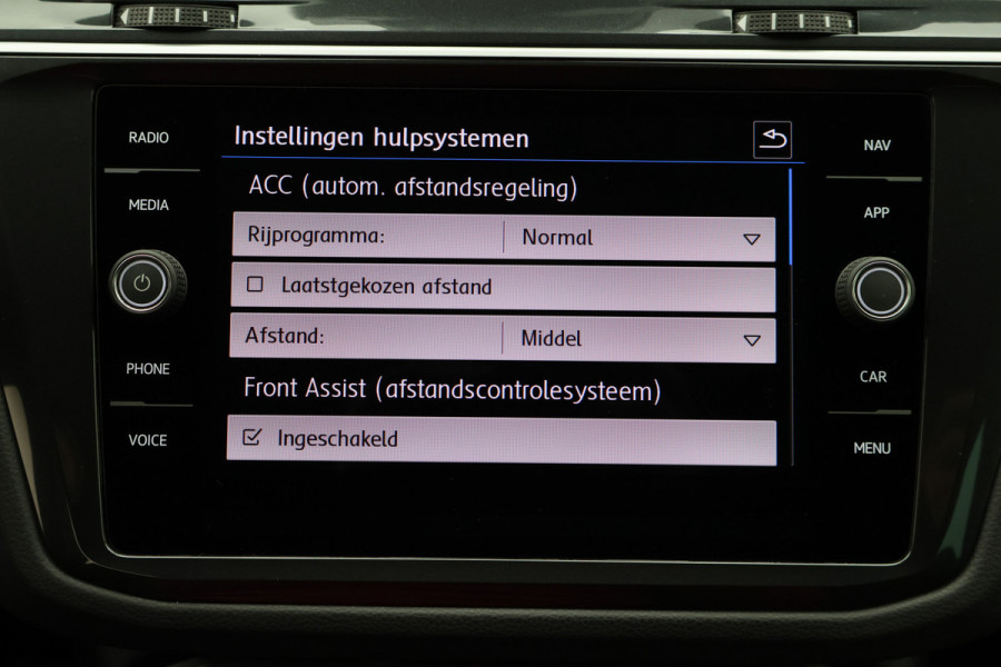 Volkswagen Tiguan 1.5 TSI Comfortline Navigatie, ACC, Apple CarPlay, Climate-/Cruise Control, PDC, 17"