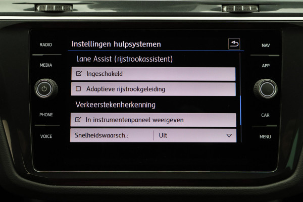 Volkswagen Tiguan 1.5 TSI Comfortline Navigatie, ACC, Apple CarPlay, Climate-/Cruise Control, PDC, 17"