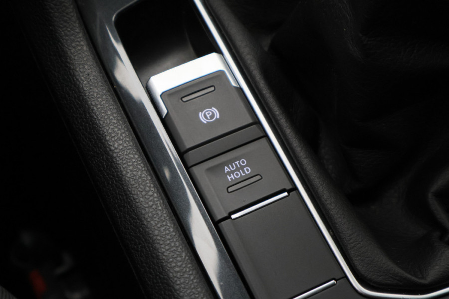 Volkswagen Tiguan 1.5 TSI Comfortline Navigatie, ACC, Apple CarPlay, Climate-/Cruise Control, PDC, 17"
