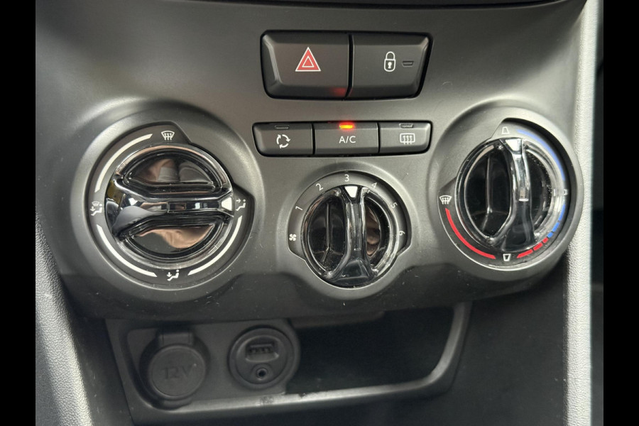 Peugeot 2008 1.2 PureTech Blue Lion 2e Eigenaar|Navi|Carplay|Airco|PDC|Cruise|D-riem vv in 2024|N.A.P|APK tot 11-2026