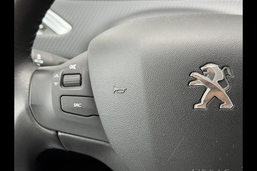 Peugeot 2008 1.2 PureTech Blue Lion 2e Eigenaar|Navi|Carplay|Airco|PDC|Cruise|D-riem vv in 2024|N.A.P|APK tot 11-2026