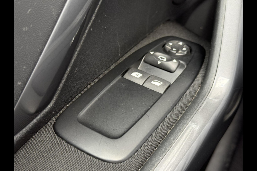 Peugeot 2008 1.2 PureTech Blue Lion 2e Eigenaar|Navi|Carplay|Airco|PDC|Cruise|D-riem vv in 2024|N.A.P|APK tot 11-2026