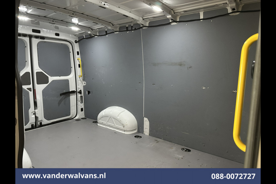 Volkswagen Crafter 2.0 TDI 141pk L3H2 L2H1 Euro6 Airco | Camera | Apple Carplay | Android Auto Parkeersensoren, Bijrijdersbank, 3000kg trekvermogen