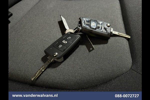 Volkswagen Crafter 2.0 TDI 141pk L3H2 L2H1 Euro6 Airco | Camera | Apple Carplay | Android Auto Parkeersensoren, Bijrijdersbank, 3000kg trekvermogen