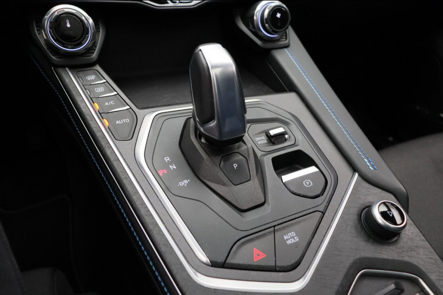 Lynk & Co 01 1.5 261PK Plug-in Hybrid Pano/dak Apple/Carplay Adaptive/Cruise