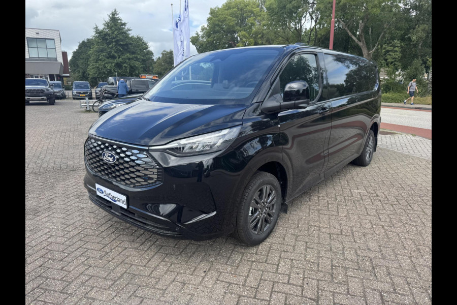 Ford E-Transit Custom 340 L2H1 Limited 71 kWh | SCI | 218pk | Laadvloer bescherming | 12-weg verstel- en verwarmbare AGR bestuurders- en passagiersstoel Laadvloer bescherming,12-weg verstel- en verwarmbare AGR bestuurders- en passagiersstoel | Trekhaakvoorbereiding | 17 inch lichtmetalen velgen (Carbonised Grey) | Driver Assistent Pack Ultimate | AGM accu | BEV 3-fase oplaadkabel (mode 3, 32A, 10m)