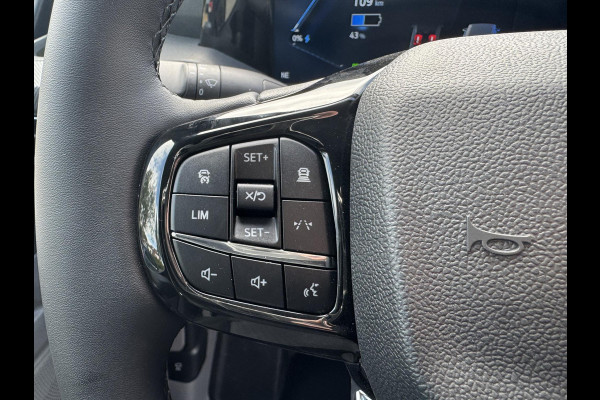 Ford E-Transit Custom 340 L2H1 Limited 71 kWh | SCI | 218pk | Laadvloer bescherming | 12-weg verstel- en verwarmbare AGR bestuurders- en passagiersstoel Laadvloer bescherming,12-weg verstel- en verwarmbare AGR bestuurders- en passagiersstoel | Trekhaakvoorbereiding | 17 inch lichtmetalen velgen (Carbonised Grey) | Driver Assistent Pack Ultimate | AGM accu | BEV 3-fase oplaadkabel (mode 3, 32A, 10m)
