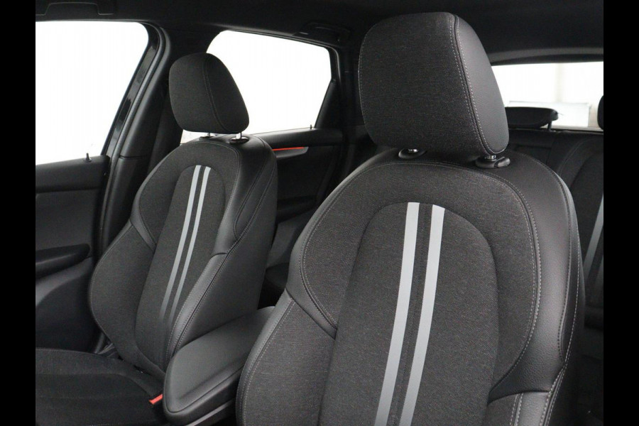 BMW 2 Serie Active Tourer 218i Executive Edition | Half leder | Cruise control | Head-up | Interieur verlichting | Navigatie | Bluetooth | Elektrische achterklep | Trekhaak