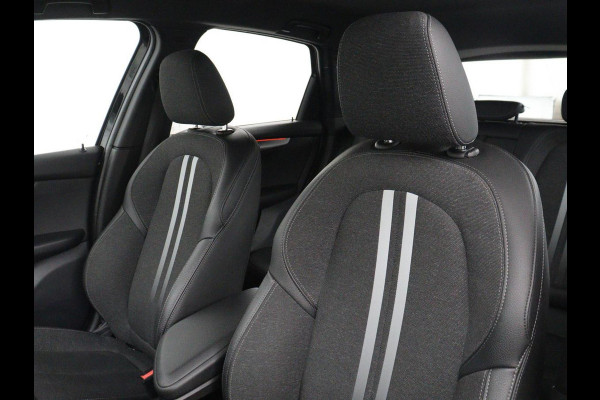 BMW 2 Serie Active Tourer 218i Executive Edition | Half leder | Cruise control | Head-up | Interieur verlichting | Navigatie | Bluetooth | Elektrische achterklep | Trekhaak
