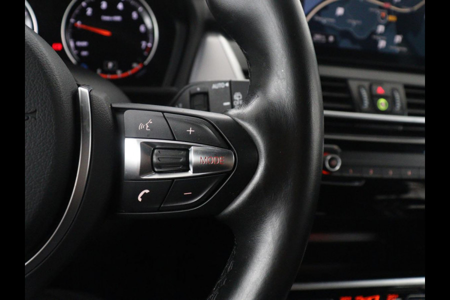 BMW 2 Serie Active Tourer 218i Executive Edition | Half leder | Cruise control | Head-up | Interieur verlichting | Navigatie | Bluetooth | Elektrische achterklep | Trekhaak