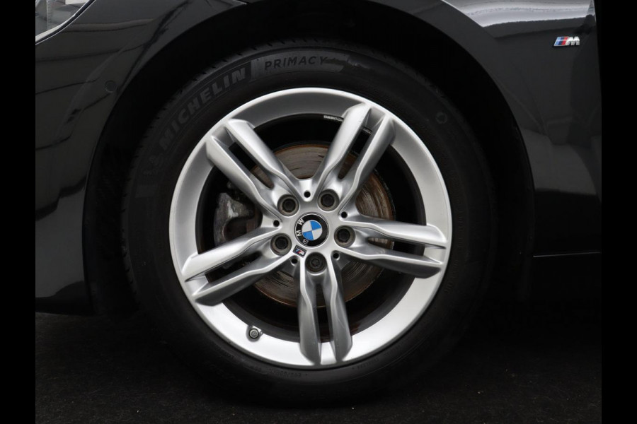 BMW 2 Serie Active Tourer 218i Executive Edition | Half leder | Cruise control | Head-up | Interieur verlichting | Navigatie | Bluetooth | Elektrische achterklep | Trekhaak