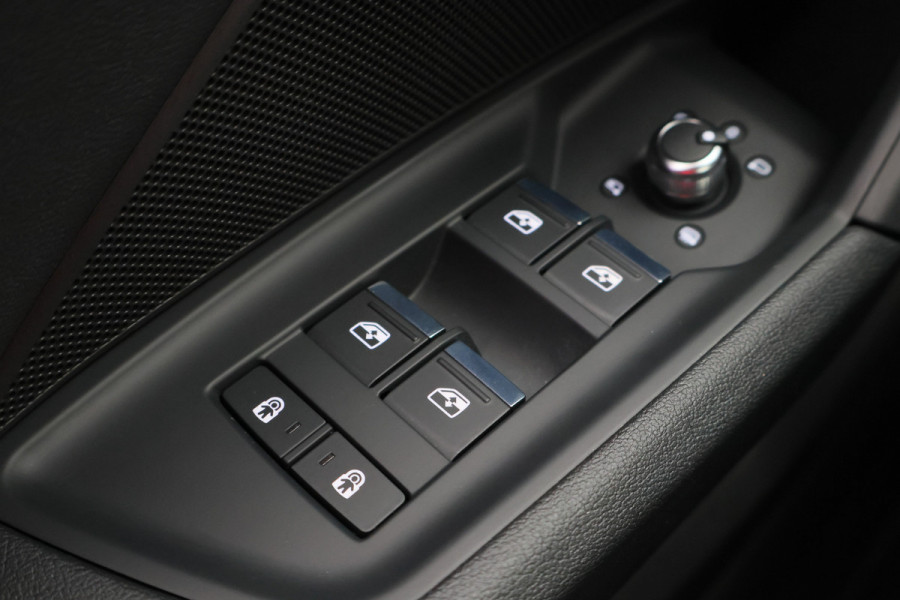 Audi A3 Limousine 35 TFSI Business edition Leer, Matrix LED, Camera, Apple Carplay, Virtual Cockpit, PDC