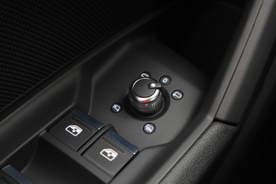 Audi A3 Limousine 35 TFSI Business edition Leer, Matrix LED, Camera, Apple Carplay, Virtual Cockpit, PDC