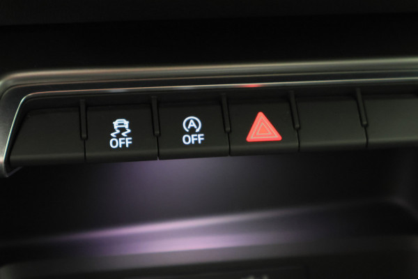 Audi A3 Limousine 35 TFSI Business edition Leer, Matrix LED, Camera, Apple Carplay, Virtual Cockpit, PDC