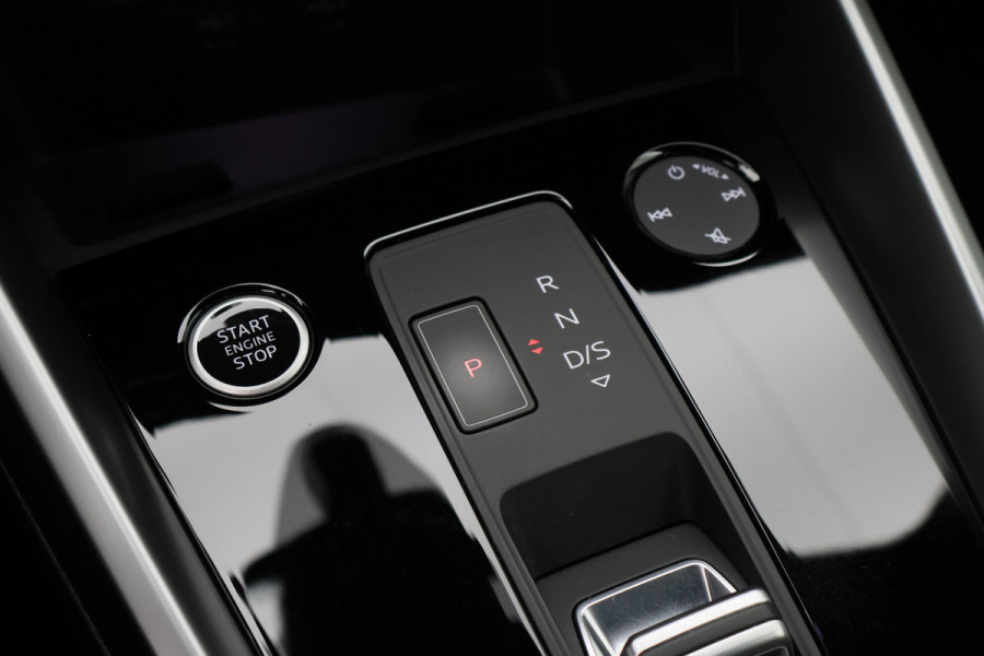 Audi A3 Limousine 35 TFSI Business edition Leer, Matrix LED, Camera, Apple Carplay, Virtual Cockpit, PDC