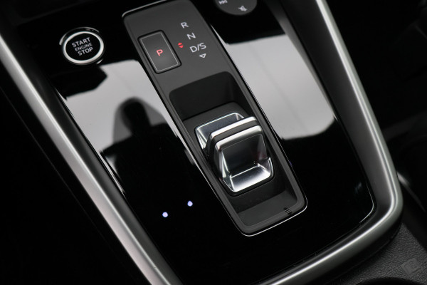 Audi A3 Limousine 35 TFSI Business edition Leer, Matrix LED, Camera, Apple Carplay, Virtual Cockpit, PDC