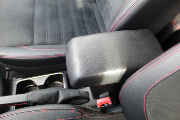 Ford EcoSport 1.0 EcoBoost ST-Line , 125pk , Mooie Hoogzitter Climate control , Cruise control , Achteruitrijcamera Stoel,Stuur en Voorruitverwarming , Bluetooth , Navigatie