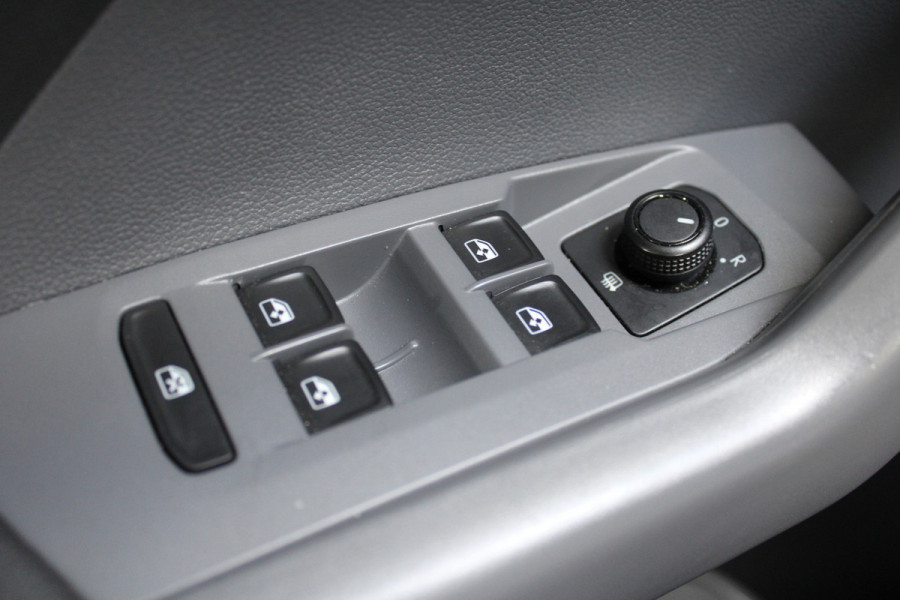 Volkswagen T-Cross 1.0 TSI Life Business | Achteruitrijcamera | Trekhaak | Adaptieve cruise