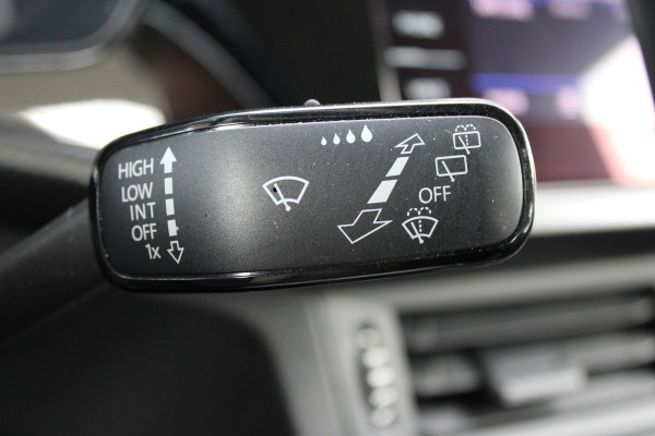 Volkswagen T-Cross 1.0 TSI Life Business | Achteruitrijcamera | Trekhaak | Adaptieve cruise