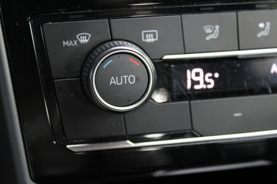 Volkswagen T-Cross 1.0 TSI Life Business | Achteruitrijcamera | Trekhaak | Adaptieve cruise