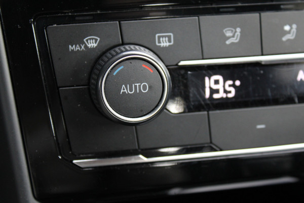 Volkswagen T-Cross 1.0 TSI Life Business | Achteruitrijcamera | Trekhaak | Adaptieve cruise