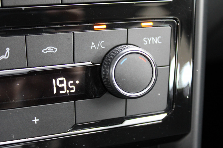 Volkswagen T-Cross 1.0 TSI Life Business | Achteruitrijcamera | Trekhaak | Adaptieve cruise