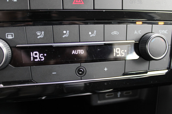 Volkswagen T-Cross 1.0 TSI Life Business | Achteruitrijcamera | Trekhaak | Adaptieve cruise