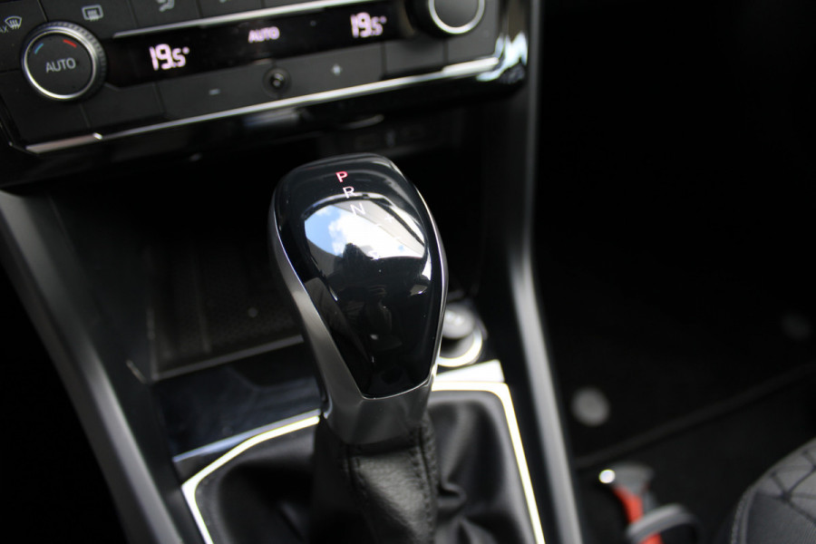 Volkswagen T-Cross 1.0 TSI Life Business | Achteruitrijcamera | Trekhaak | Adaptieve cruise