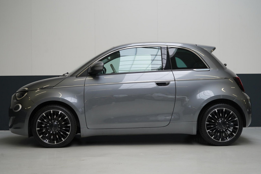 Fiat 500E La Prima 42 kWh | SoH 98,4% | Stoelverwarming | Navigatie | Leder | Lm velgen | All-seasonbanden
