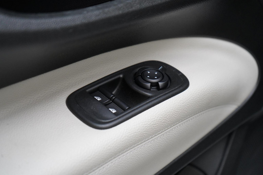 Fiat 500E La Prima 42 kWh | SoH 98,4% | Stoelverwarming | Navigatie | Leder | Lm velgen | All-seasonbanden