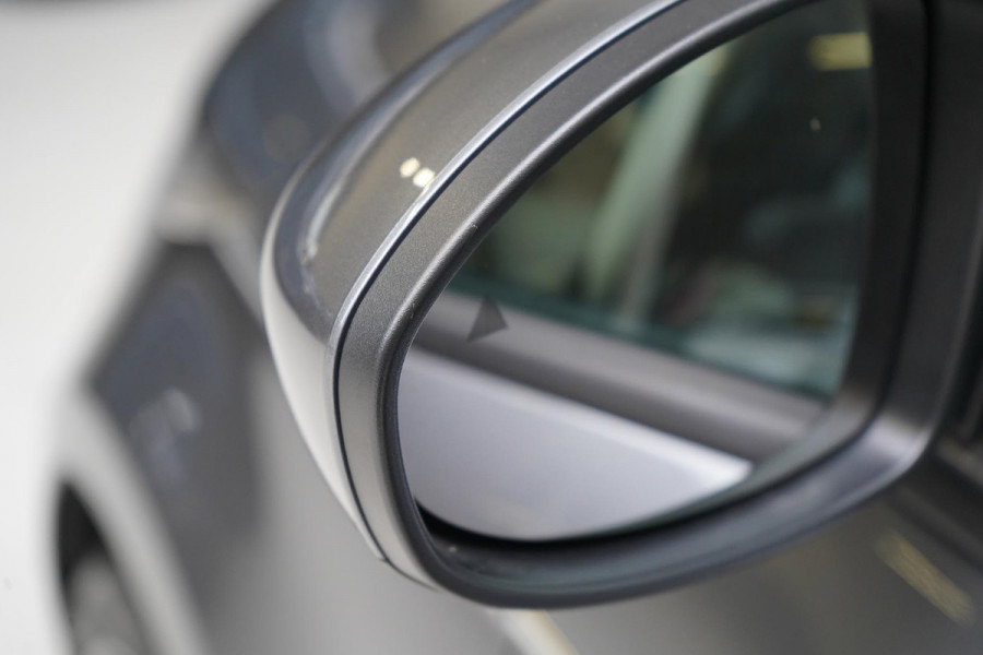 Fiat 500E La Prima 42 kWh | SoH 98,4% | Stoelverwarming | Navigatie | Leder | Lm velgen | All-seasonbanden