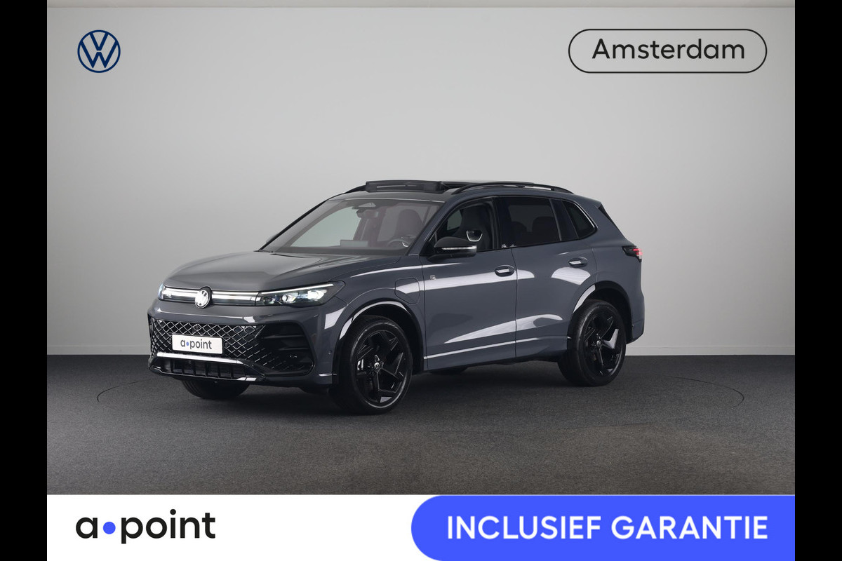Volkswagen Tiguan 1.5 eHybrid R-Line Edition 204 pk Automaat (DSG) | Verlengde garantie | Navigatie | Panoramadak | Trekhaak (wegklapbaar) | Park assist | Rondomzicht camera | Head-up display | R-Line |