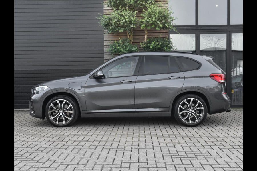 BMW X1 xDrive25e eDrive Edition M pakket Leer Pano Stoelverwarming 19 Inch Velgen