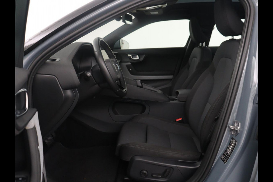 Polestar 2 Long Range Dual Motor Launch Edition 78kWh | SOH 92,9% | Panoramadak | Memory | Harman/Kardon | Adaptive cruise | Lane assist | Stuur/stoel verwarming | Carplay | 360 camera | Park assist